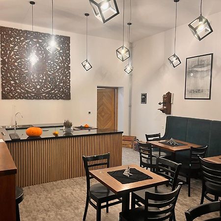 크로스노 The Old Townhouse II 아파트 호텔 외부 사진